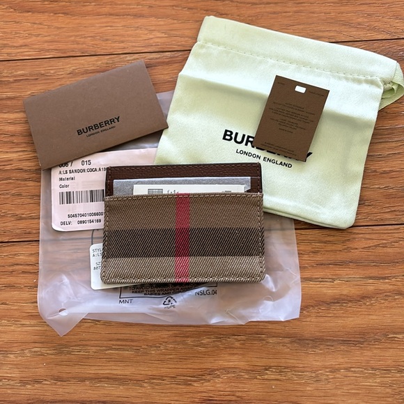 Burberry
Exploded Check Pattern Leather Card Holder w/ Tags - Picture 2 of 8